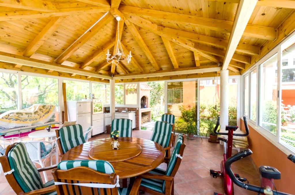 4 bedrooms villa at Mlini 50 m away from the beach with sea view private pool and jacuzzi photo 1