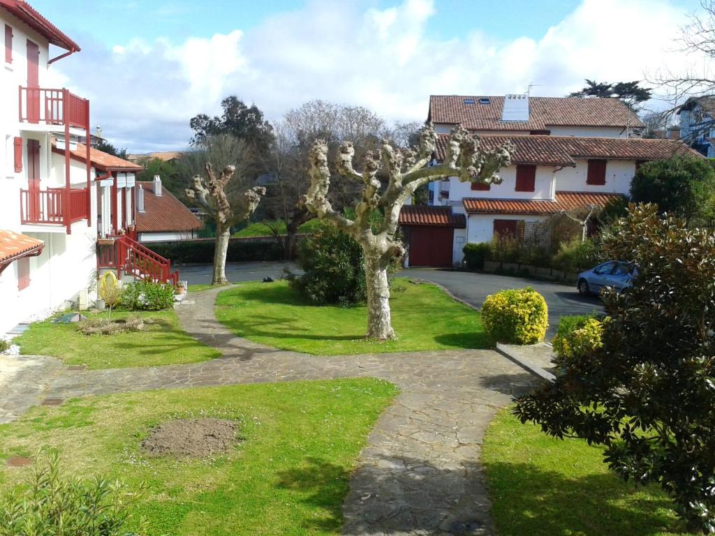 Studio a Guethary a 150 m de la plage avec jardin clos