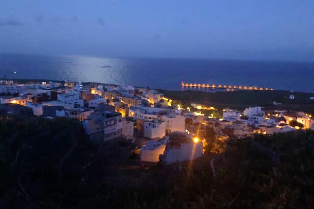 Studio with balcony and wifi at Tazacorte 5 km away from the beach photo 3
