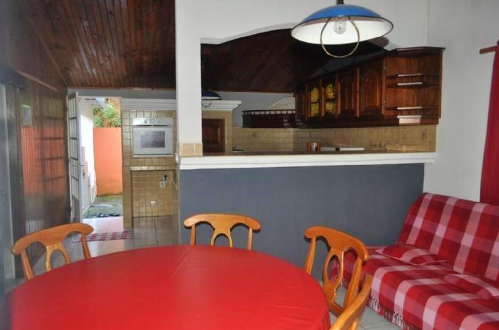 Maison de 3 chambres avec vue sur la mer jardin clos et wifi a La Plaine des Cafres photo 4