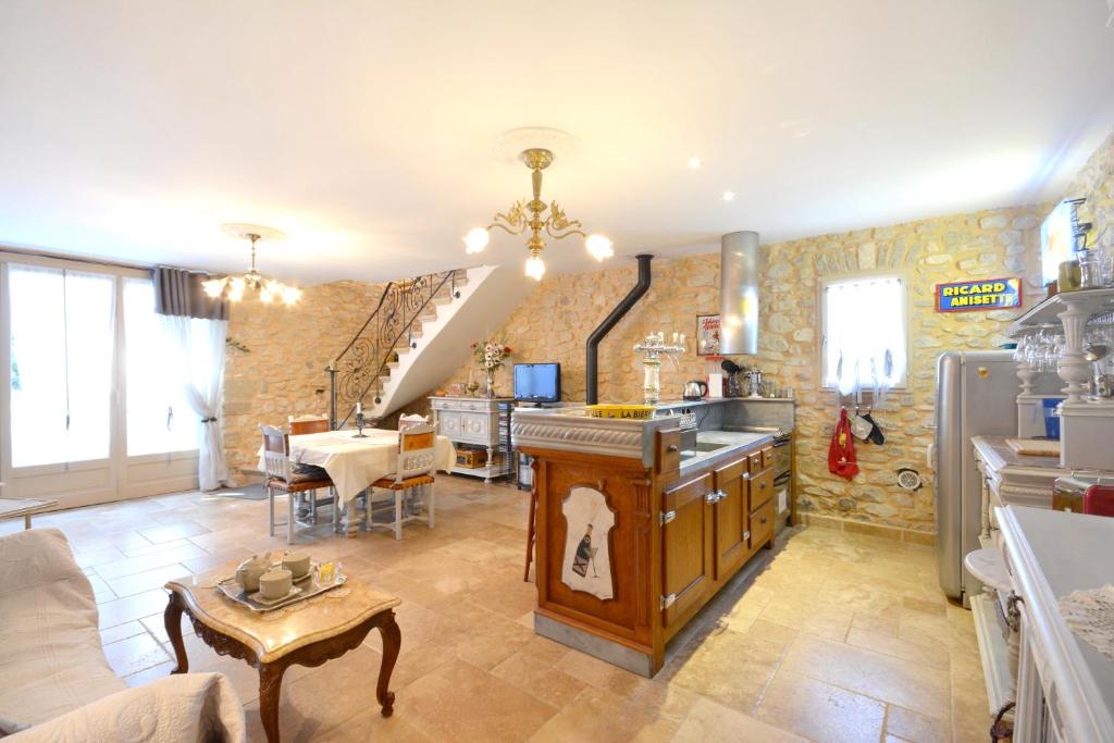 Maison d'une chambre avec piscine partagee jardin amenage et wifi a Le Thor photo 2