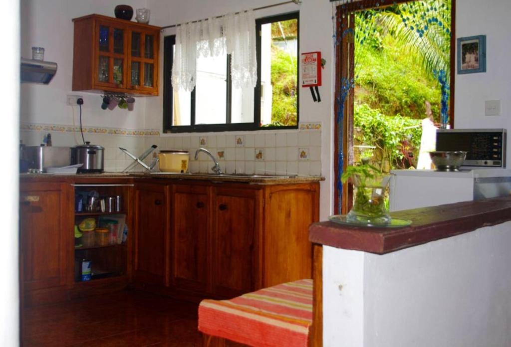 3 bedrooms house with furnished garden and wifi at Victoria photo 2