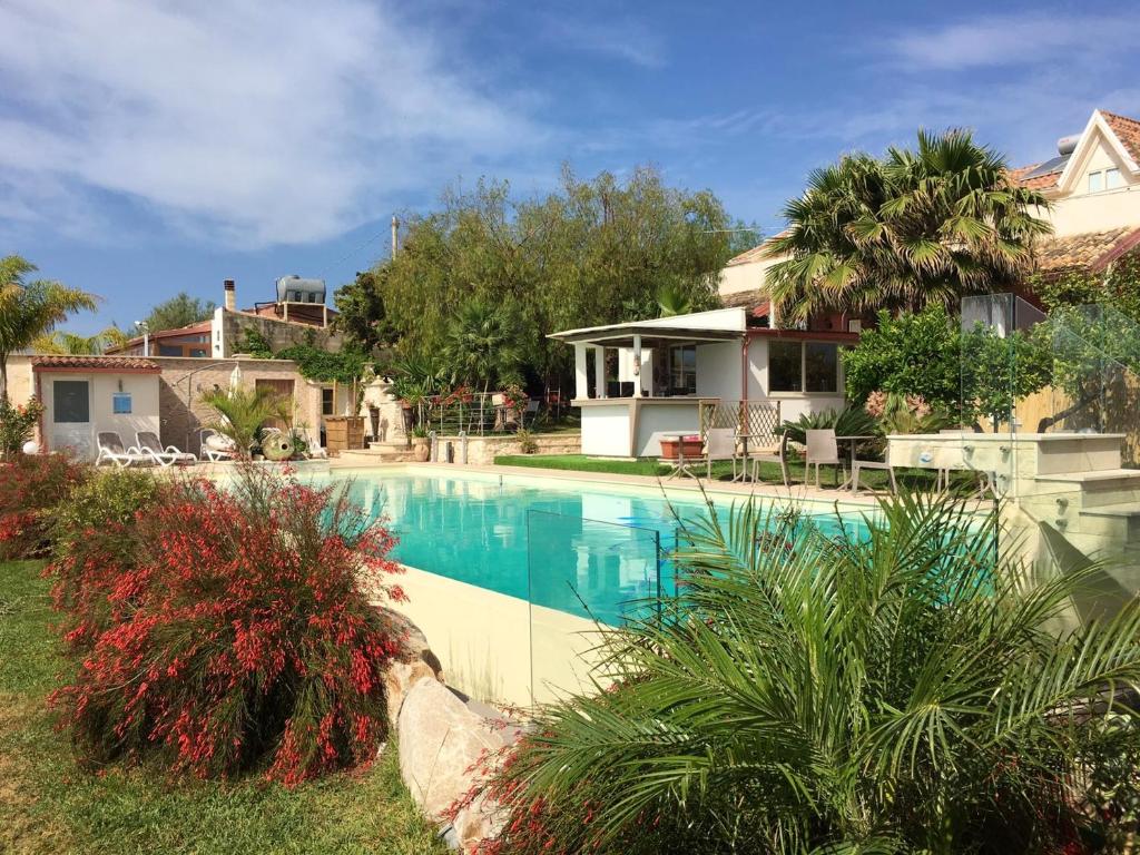2 bedrooms appartement at Pozzallo 500 m away from the beach with shared pool enclosed garden and wifi