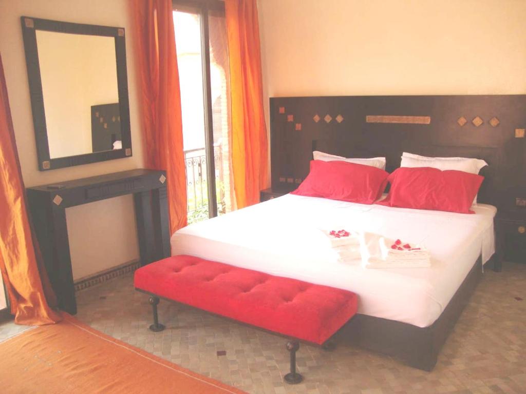 5 bedrooms villa with private pool enclosed garden and wifi at Marrakech Annakhil photo 4