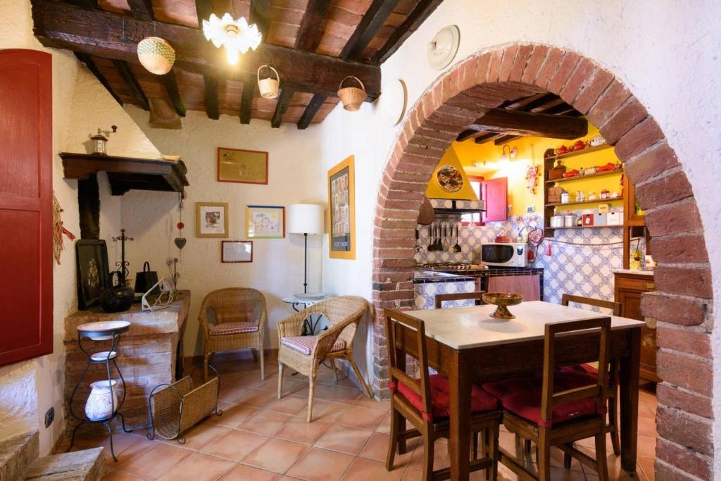 2 bedrooms house with shared pool enclosed garden and wifi at Trequanda photo 4