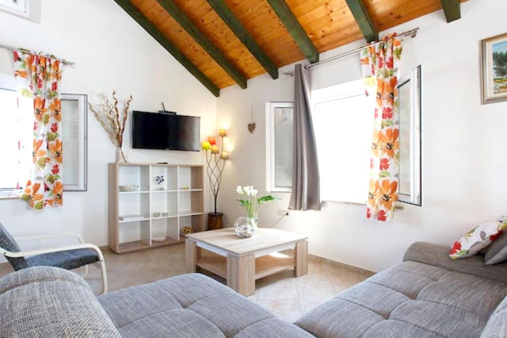 2 bedrooms villa with sea view private pool and jacuzzi at Pucisca photo 2