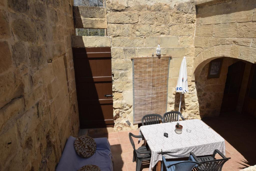 400YR Farmhouse in Xaghra Gozo - Entire Farmhouse photo 3