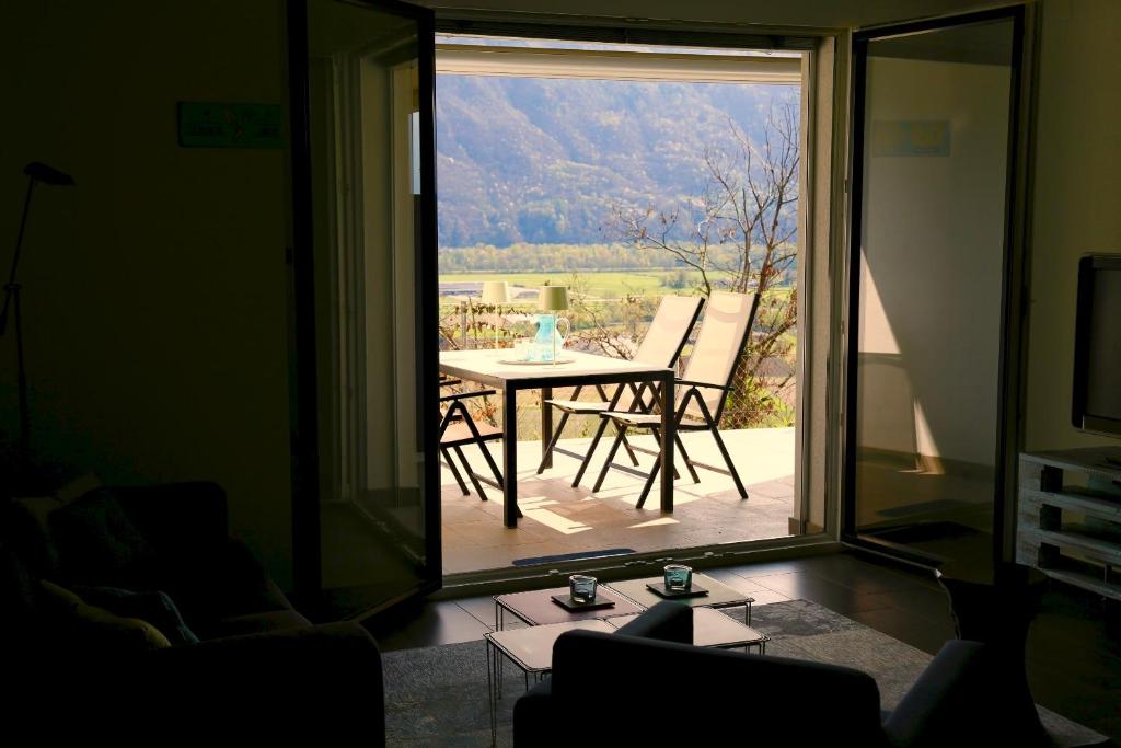 Beautiful lake-View Apartment photo 3