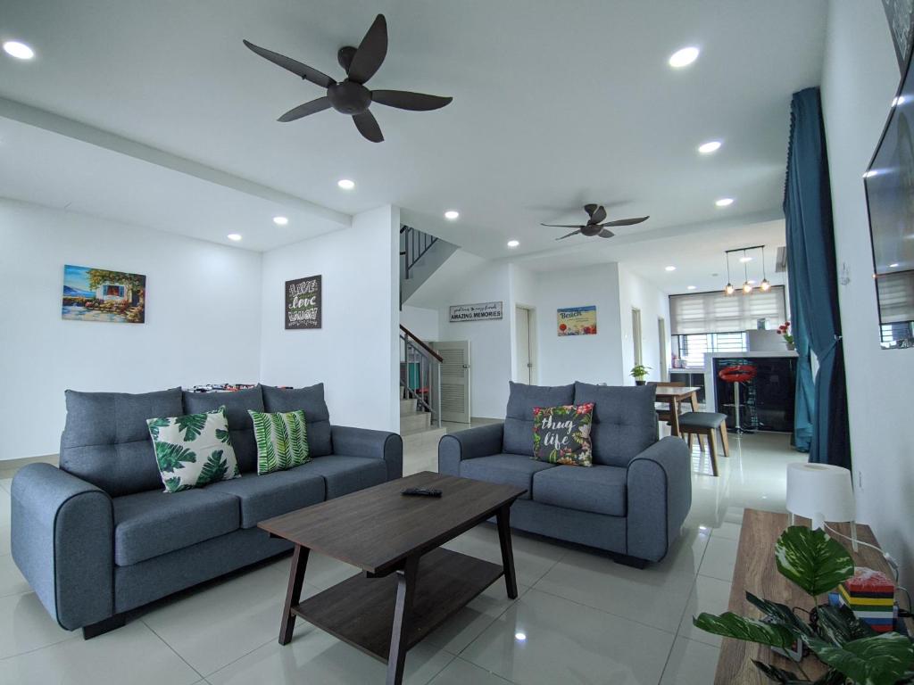 Desaru Comfy Home with Netflix Near Beach, Waterpark & BBQ photo 1