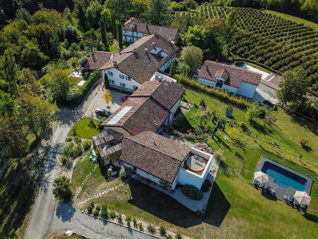 ROSTAGNI 1834 apt with pool in the Barolo region photo 1