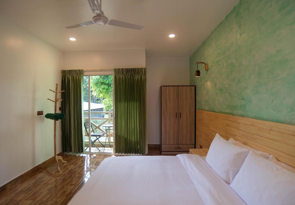 Turtle Maldives - Your Gateway to the Beach & Marine Adventures Await! photo 4