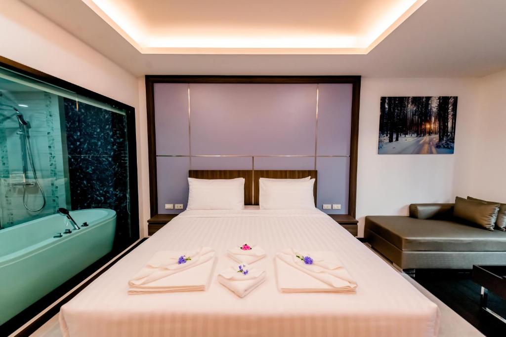 Двухместный (Двухместный номер с 1 кроватью и видом на бассейн), The Proud Hotel Pattaya