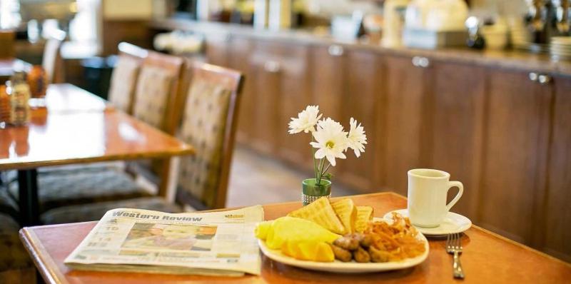 Service Plus Inns & Suites Drayton Valley photo 1