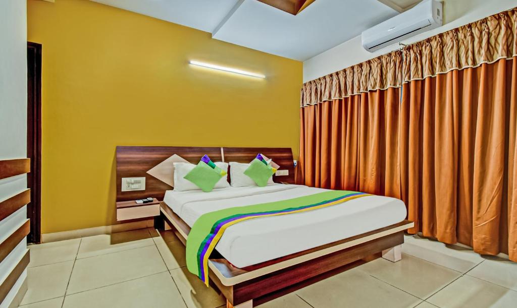 Двухместный ([Sanitized] Standard Double Room), Hotel Raj Elegance - Manayata Tech Park