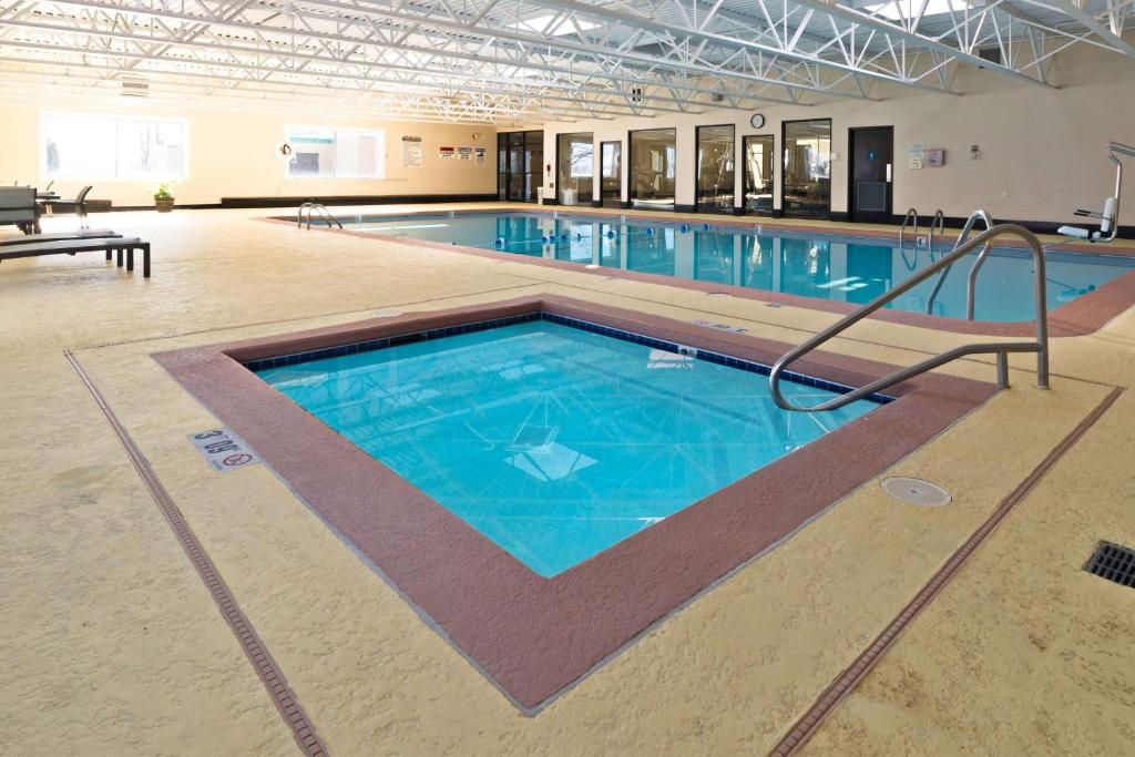Days Inn by Wyndham Plattsburgh image