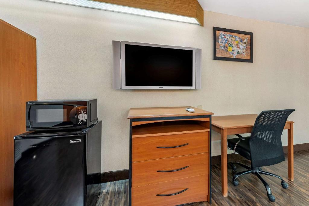 Econo Lodge North Academy photo 3