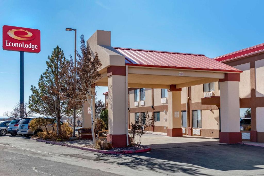 Econo Lodge Pueblo image