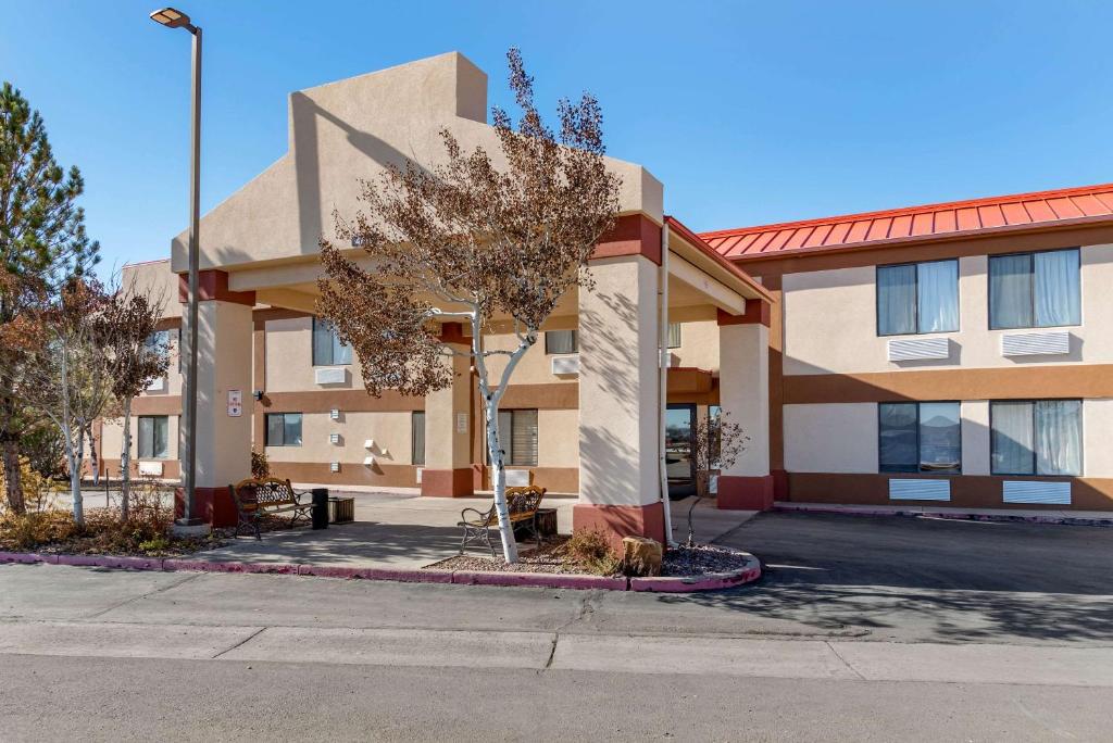 Econo Lodge Pueblo photo 1