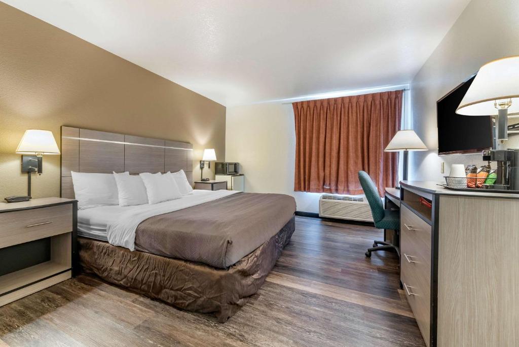 Econo Lodge Pueblo photo 3