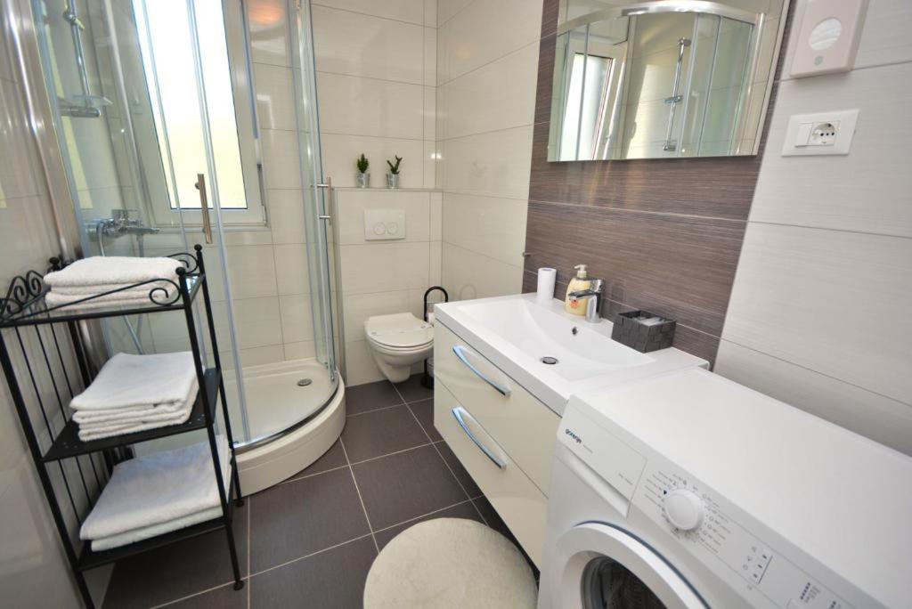 Apartment 2 with the swimming pool photo 1