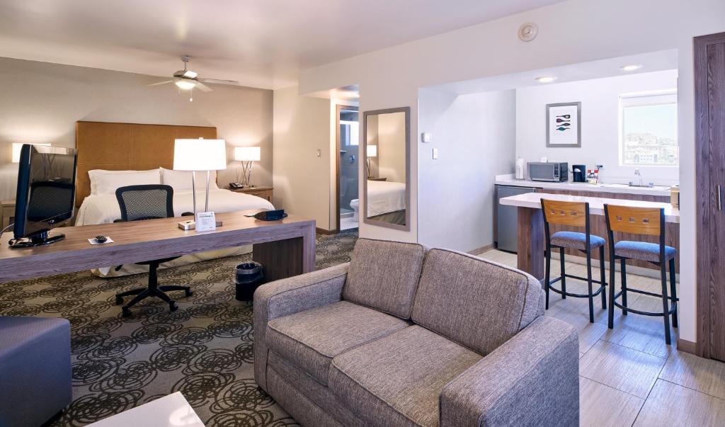Holiday Inn Hotel & Suites Chihuahua, an IHG Hotel photo 1