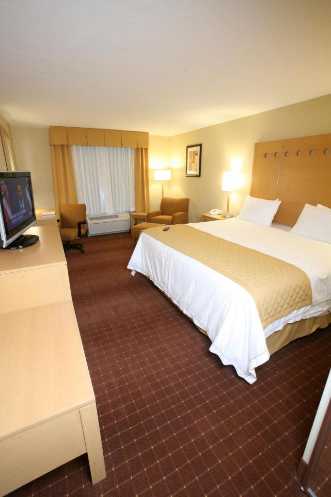 Holiday Inn Express Saltillo Zona Aeropuerto, an IHG Hotel photo 1