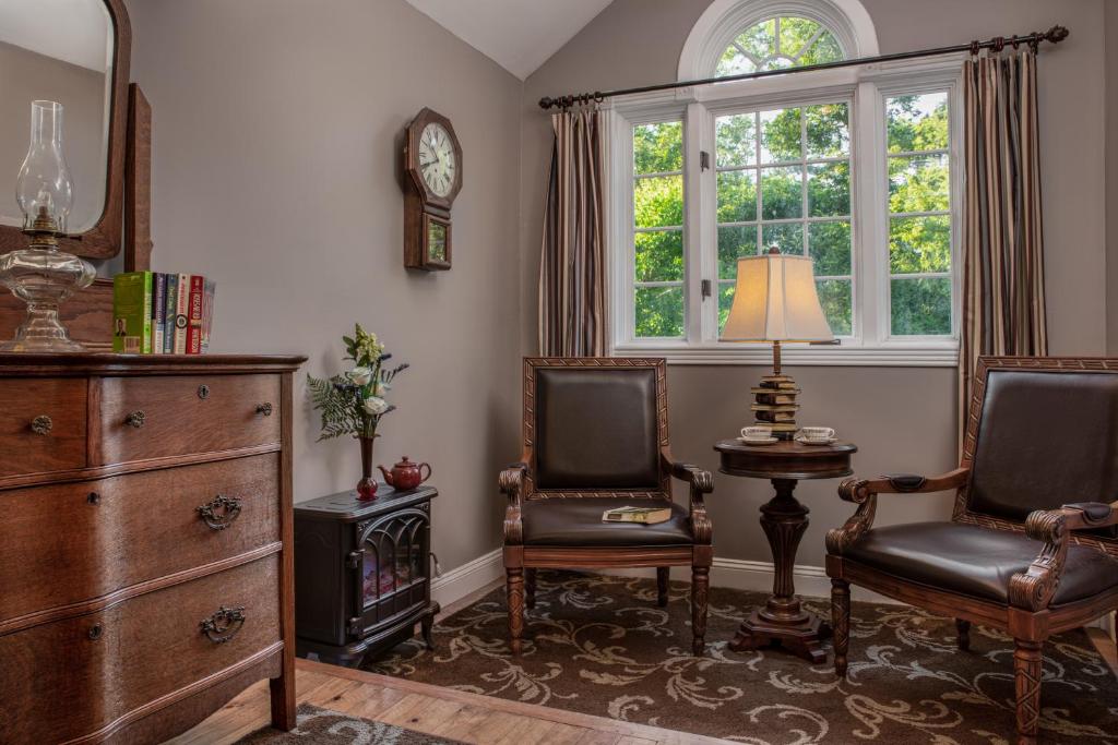 White Oak Manor Bed and Breakfast photo 2