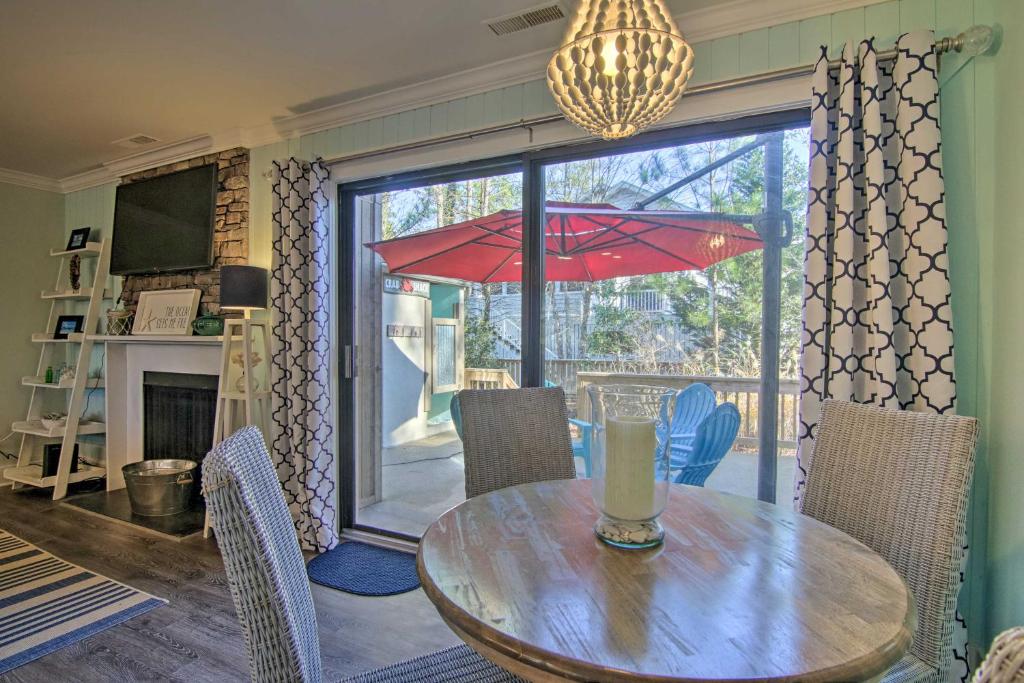 Townhome with Outdoor Shower Less Than 1 Mile to Downtown photo 4
