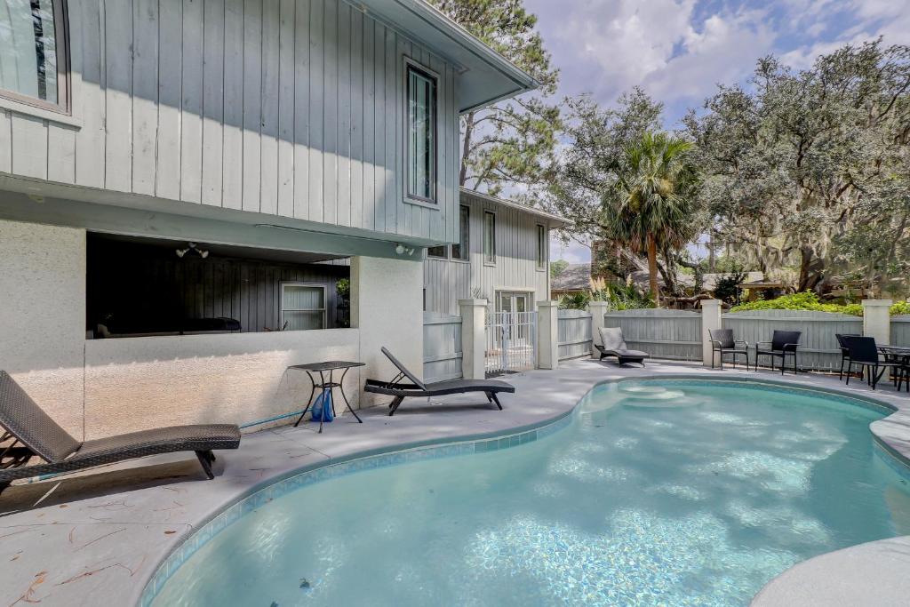 12 Bald Eagle West 5 BR Sea Pines Pool image