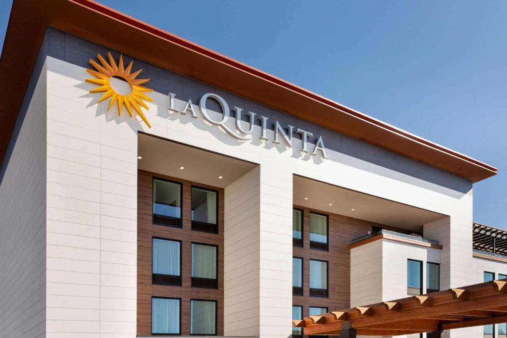 La Quinta Inn & Suites by Wyndham Santa Rosa Sonoma photo 1