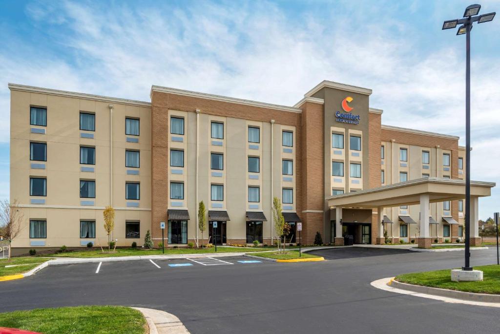 Comfort Inn & Suites image