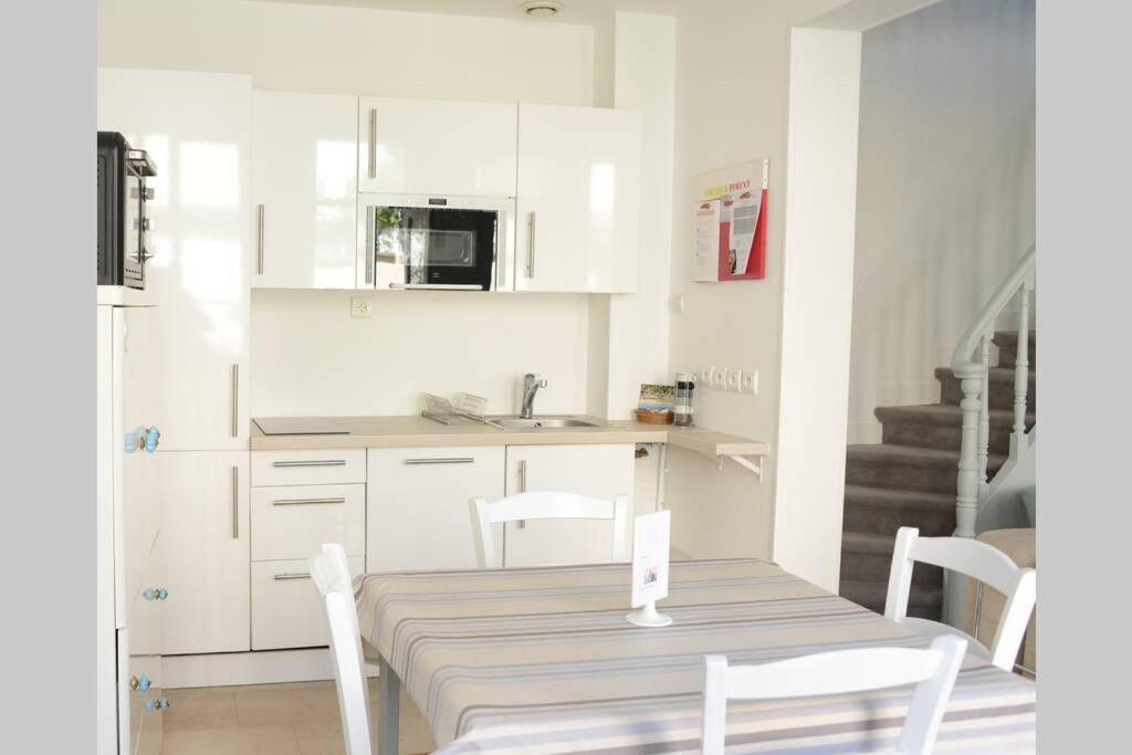 La maison bleue - Thumbnail image