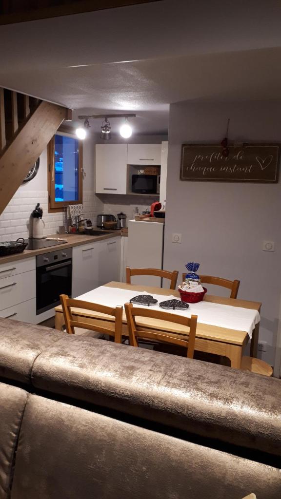 Duplex 6-8 pers, avec garage, WIFI, calme, proche des pistes, top équipé et linges fournis, vue magnifique photo 2