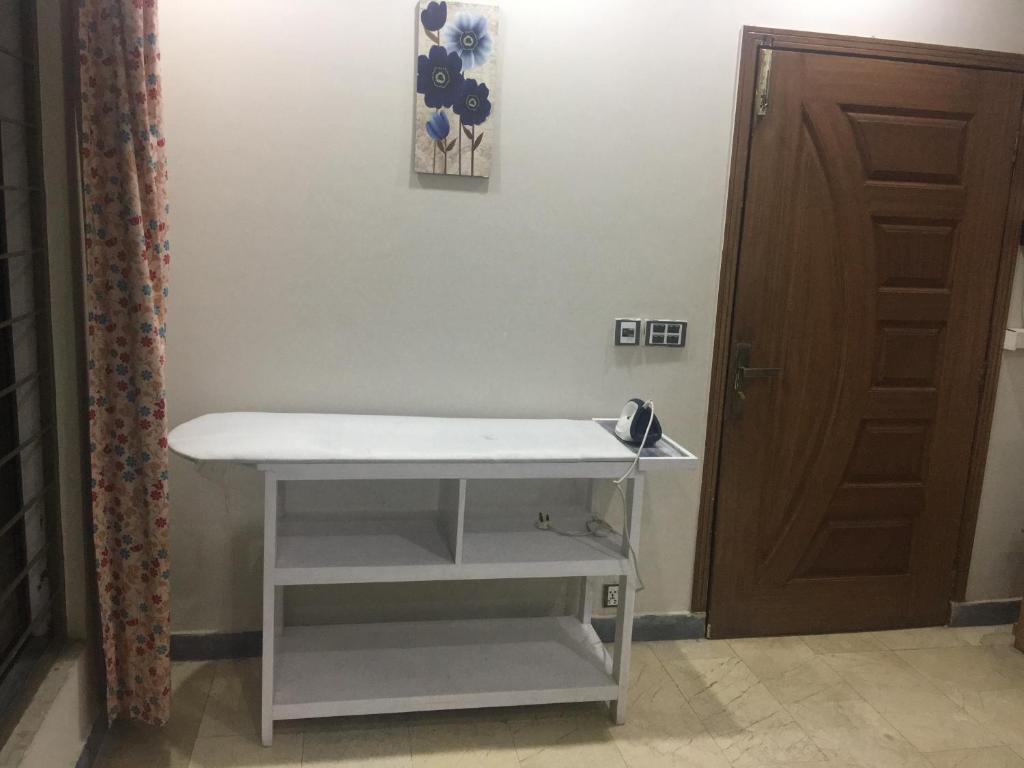 Apartment near Shaukat Khanum photo 3