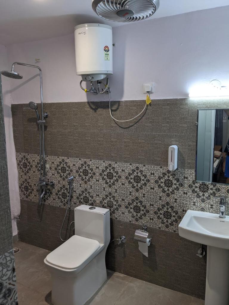 Студио (Номер-студио с балконом), Private Rooms with International Airport View