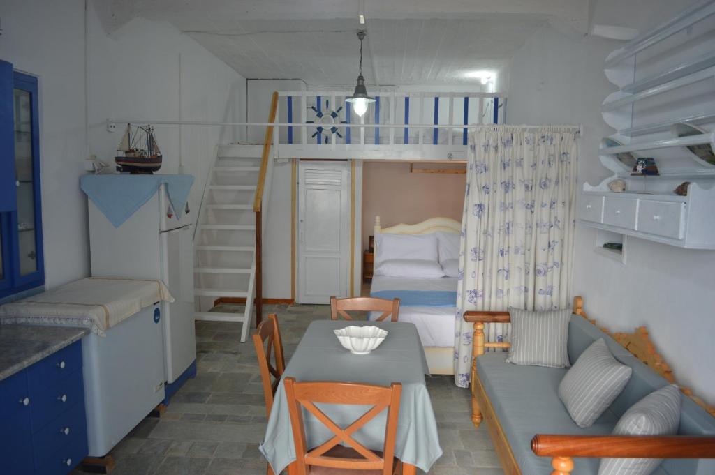 Captain's Boathouse, Klima Beach photo 3