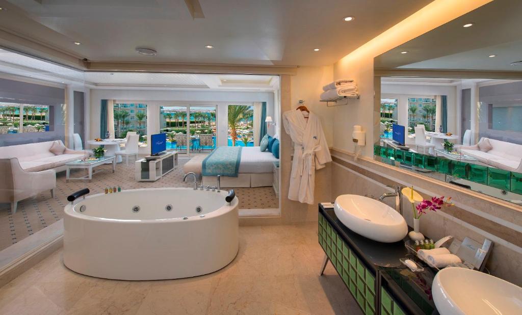 Сьюит (Люкс Majestic с пакетом VIP-услуг, вид на море и бассейн), Premier Le Reve Hotel & Spa (Adults Only)