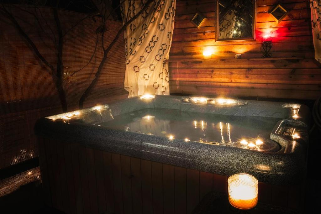 The TreeHouse - Rocking Chair Deck with Hot Tub below, Walking Distance to Downtown Helen, Sleeps 5 photo 2