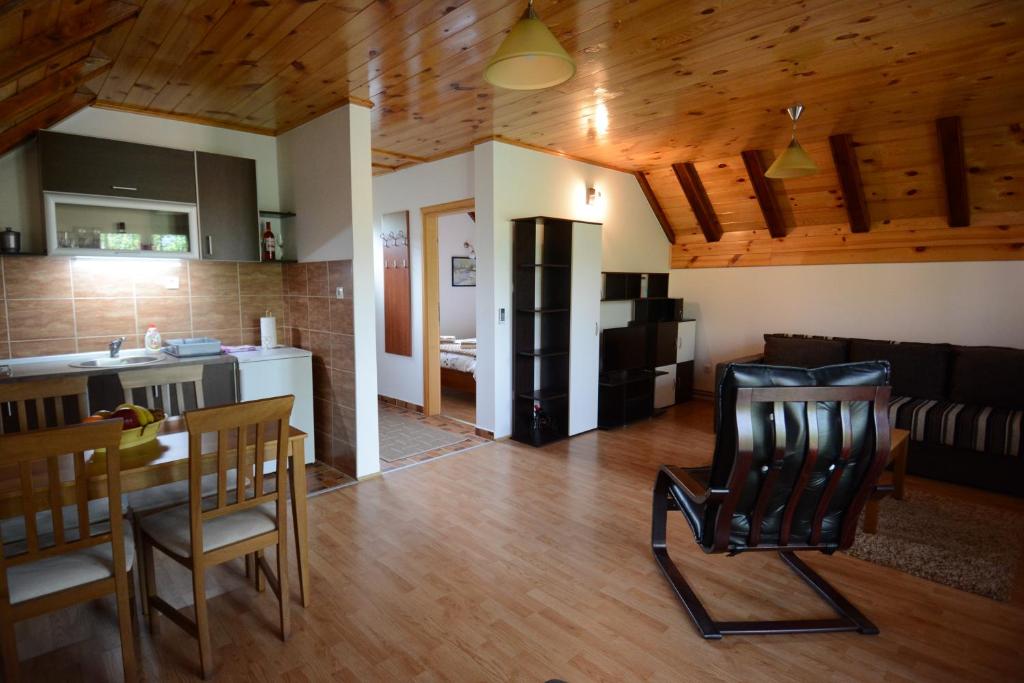 Apartmani Ogi i Ana photo 1