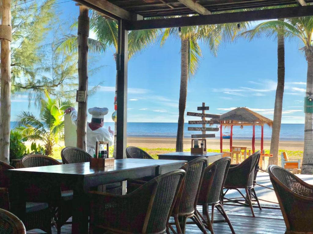 Dolphin Bay Beach Resort photo 1