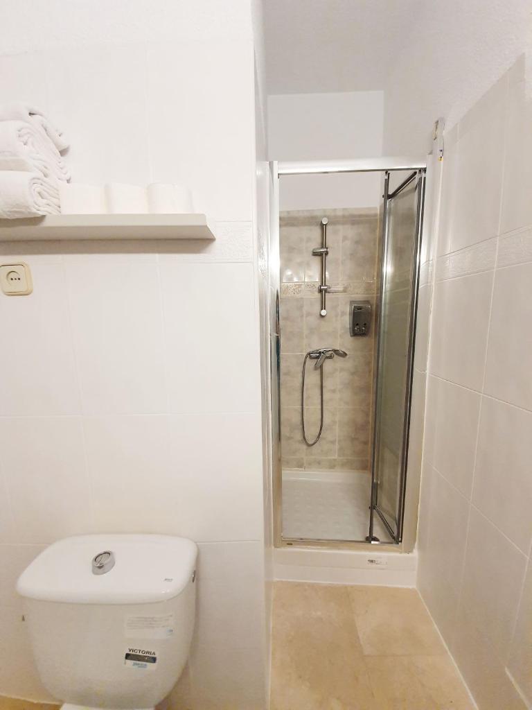 Hostal Alicante - Tap to explore photos
