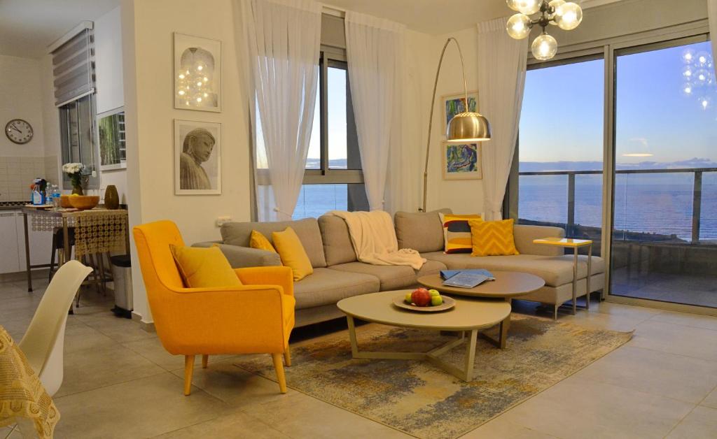 Amazing sea View, steps to beach, near Tel-aviv photo 4