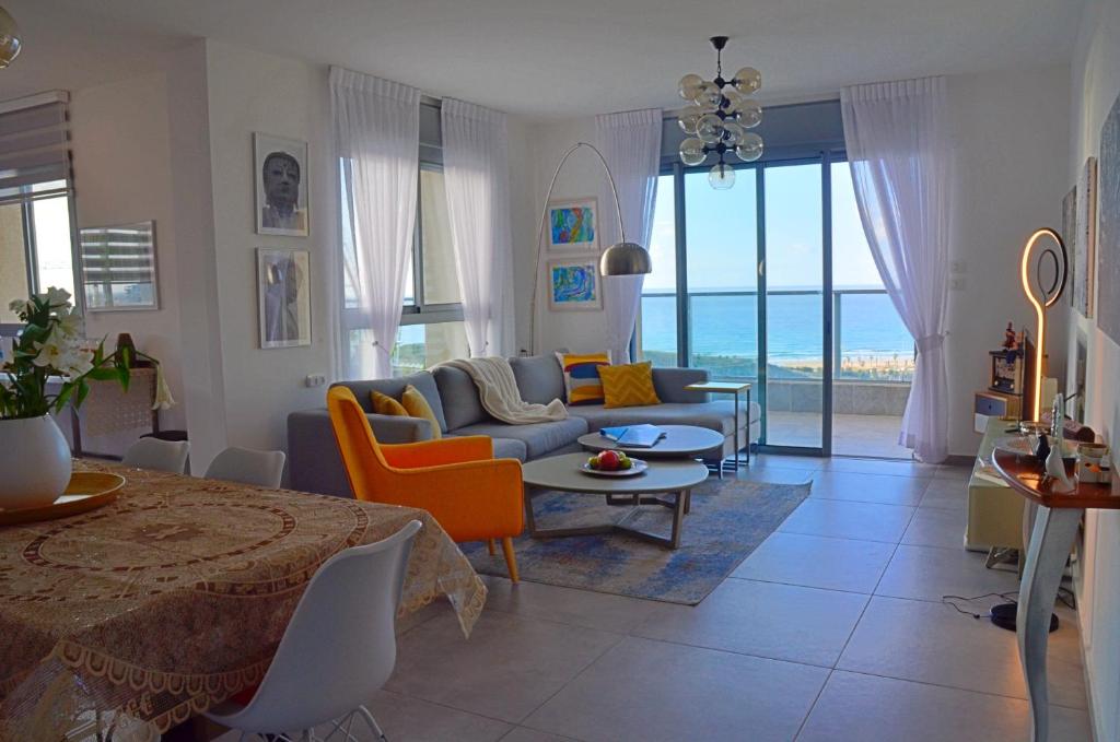 Amazing sea View, steps to beach, near Tel-aviv photo 1