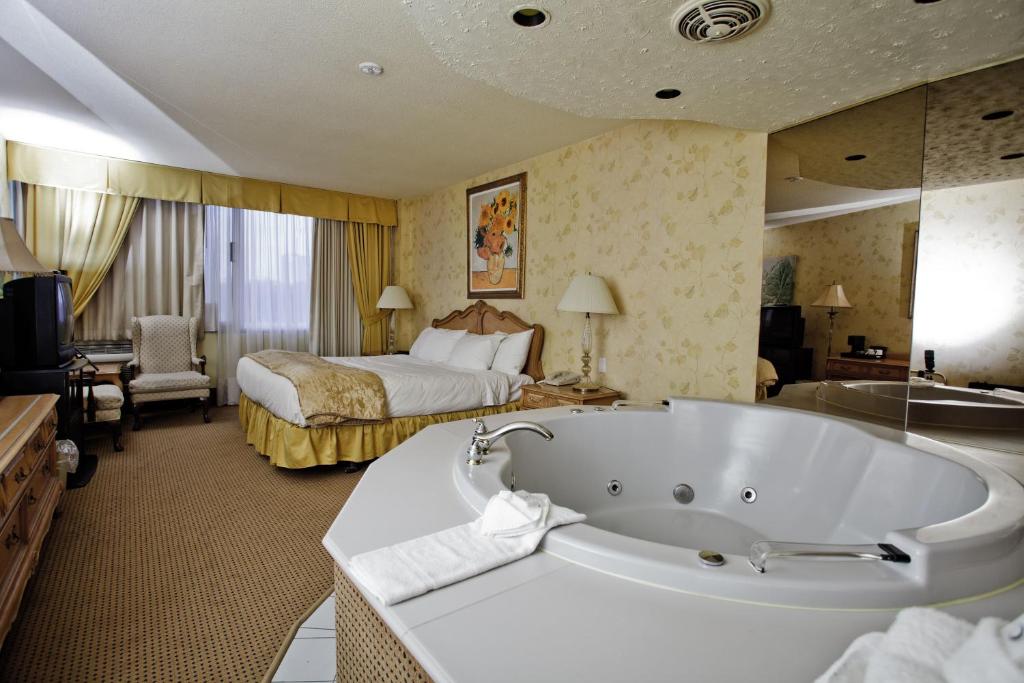 Travelodge by Wyndham Niagara Falls Fallsview photo 4