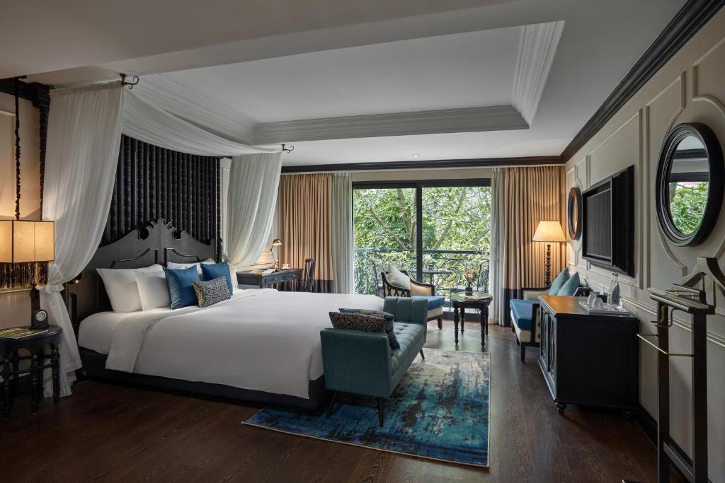 Сьюит (King Suite with Balcony - Free 1 Cocktail), Aira Boutique Hanoi Hotel & Spa