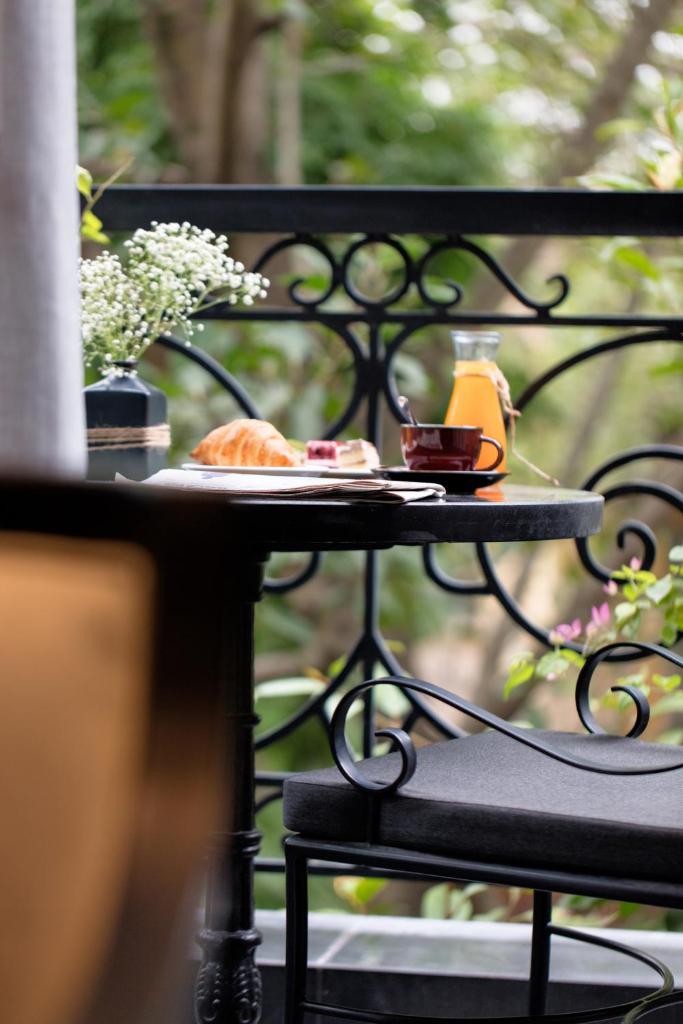 Сьюит (Deluxe King Suite - Free 1 cocktail), Aira Boutique Hanoi Hotel & Spa