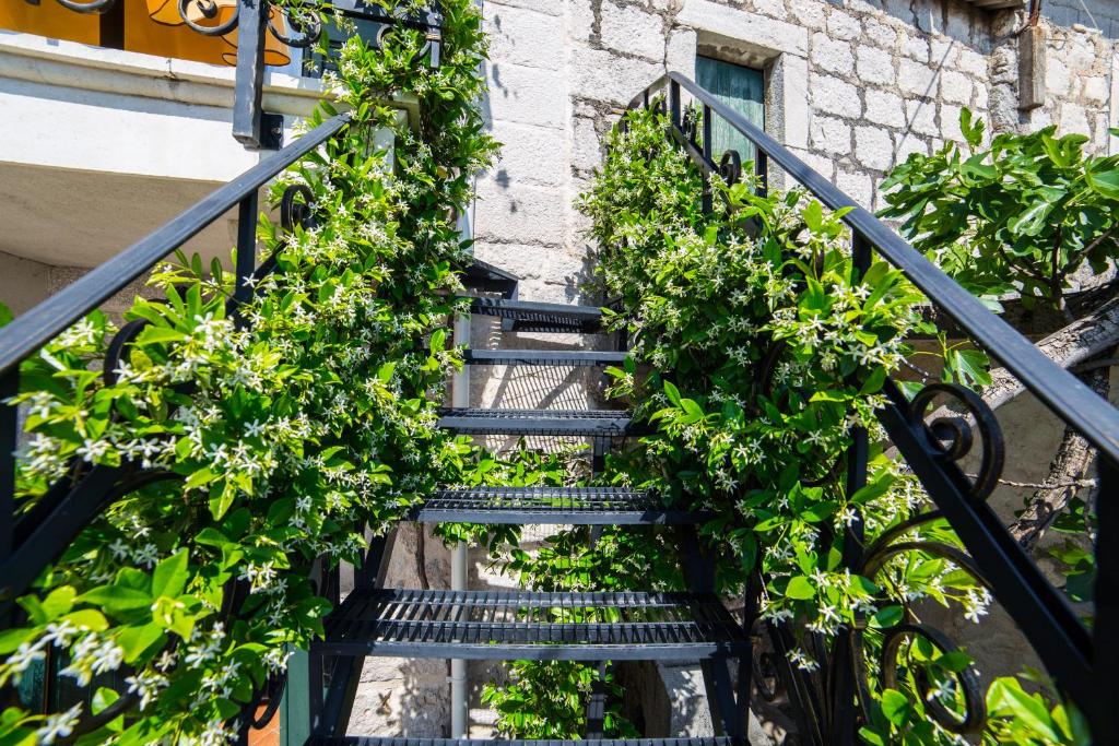 Old stone house photo 3