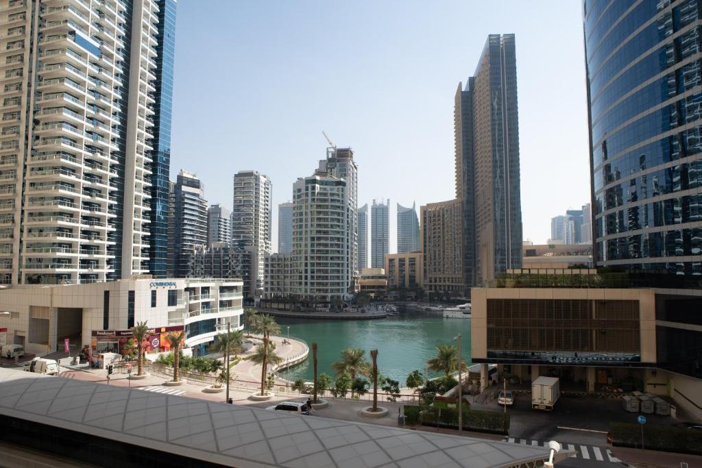 {
  "en-gb": "Suha JBR"
} photo 2