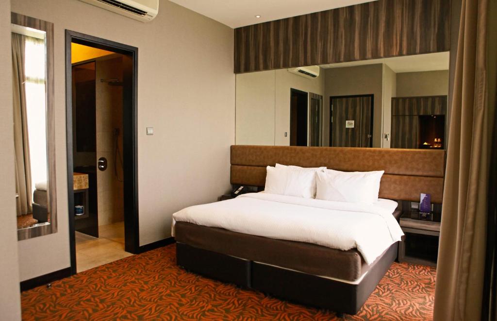 Сьюит (Люкс), Aqueen Hotel Paya Lebar
