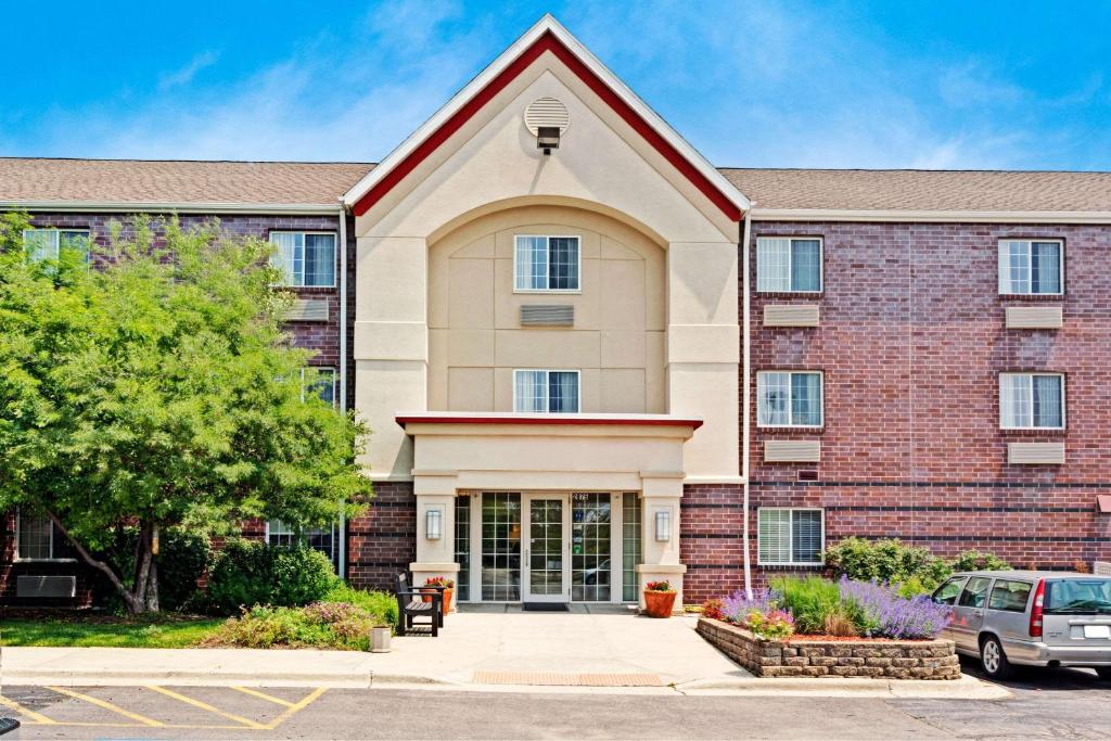 MainStay Suites Chicago Hoffman Estates image